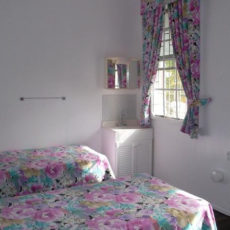 ברידג'טאון Beach Guest House Cleverdale מראה חיצוני תמונה