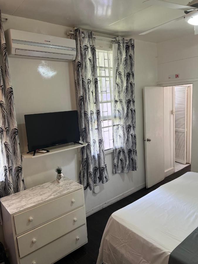 ברידג'טאון Beach Guest House Cleverdale מראה חיצוני תמונה