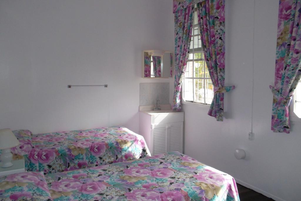 ברידג'טאון Beach Guest House Cleverdale מראה חיצוני תמונה